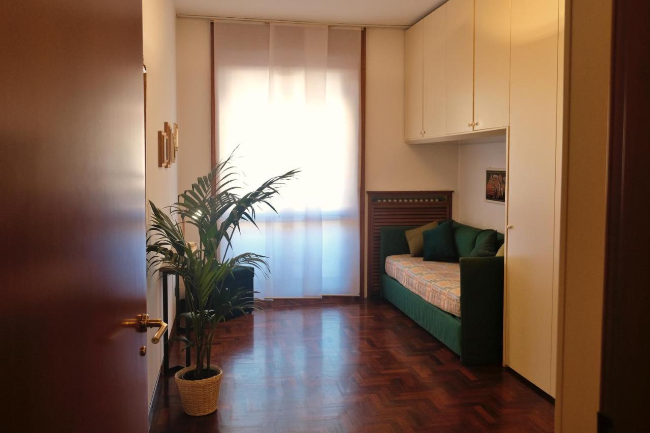 Best Way Rent - Apartments Near Tre Torri District Мілан Екстер'єр фото
